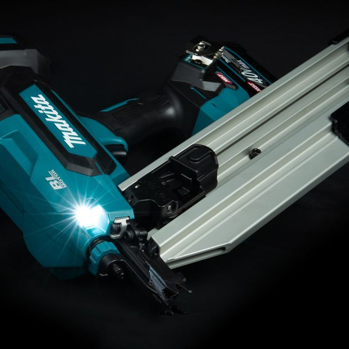 Chiodatrice Makita BN002GD201 40V 2.5Ah