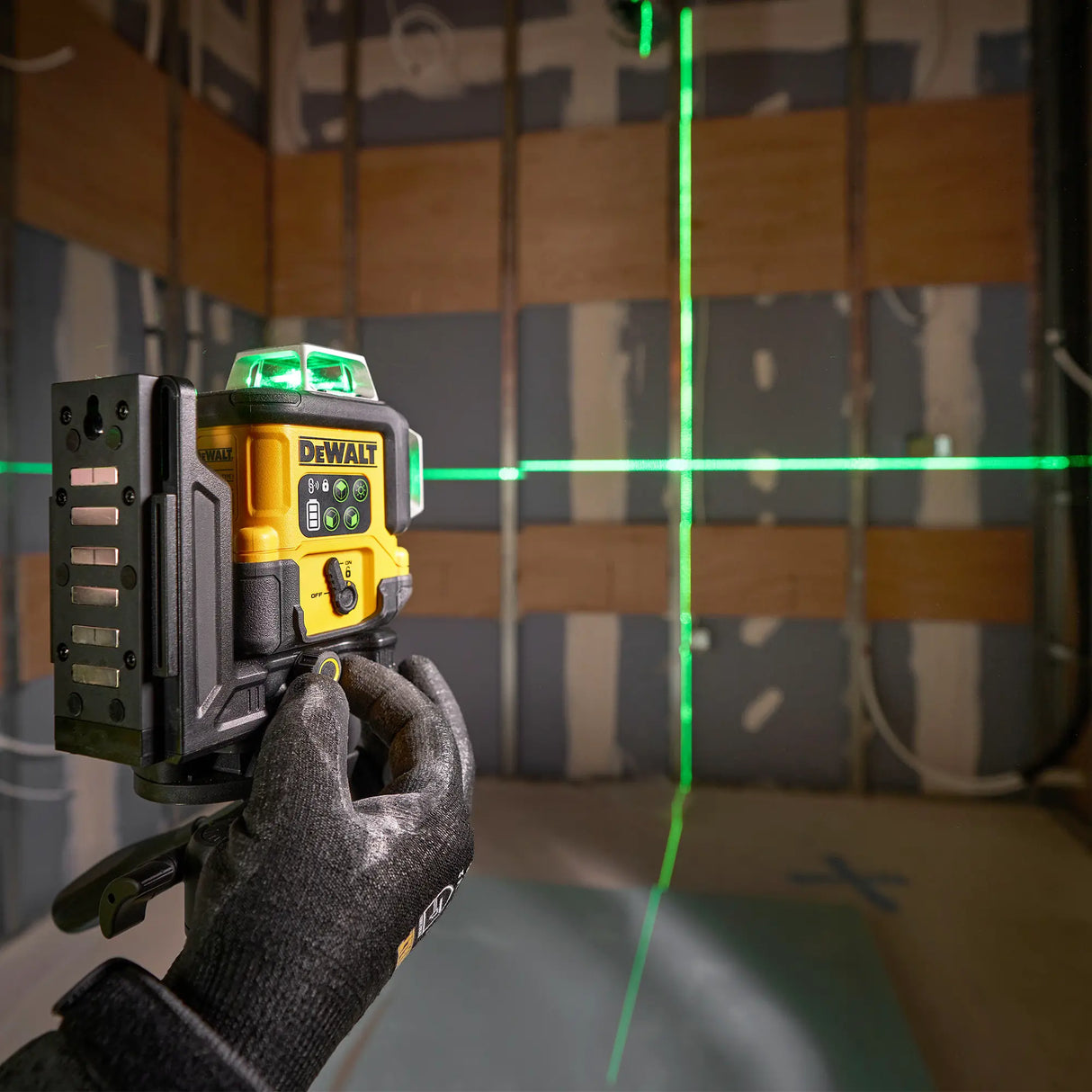 Tracciatore laser multilinea verde Dewalt DCLE14361GB-XJ